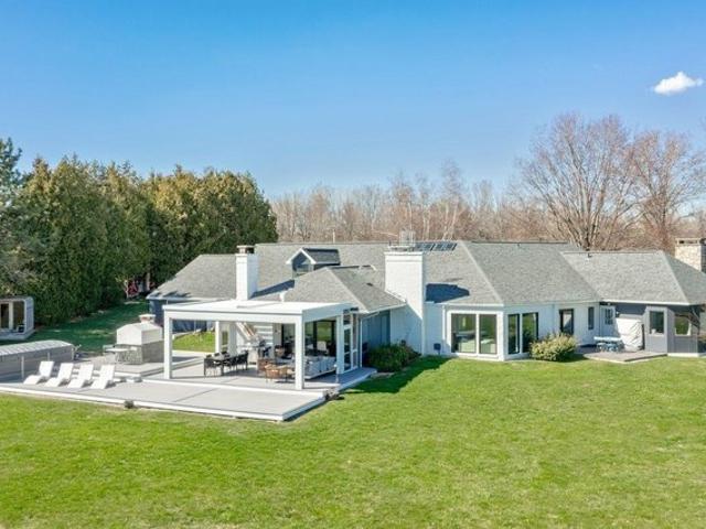 431 McGregor Pt, Alburgh, VT 05440