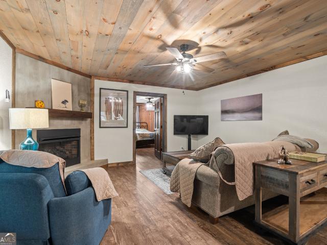 4326 White Oak Drive