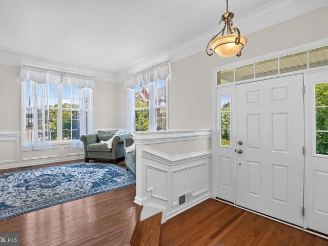 43283 Mitcham Square