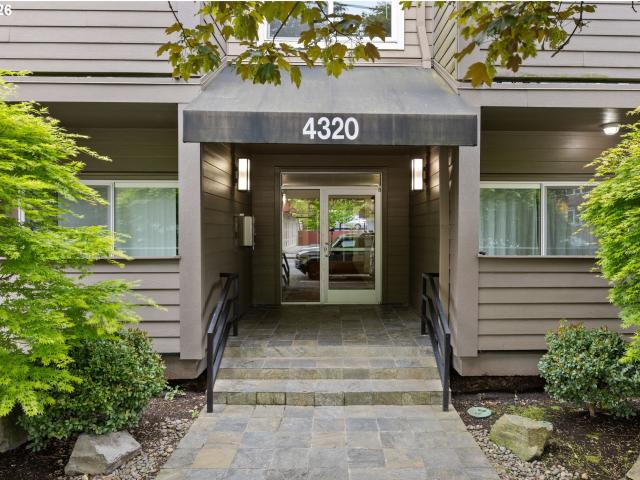 4320 S Corbett Ave, Unit 211, Portland, OR 97239 | MLS #677826