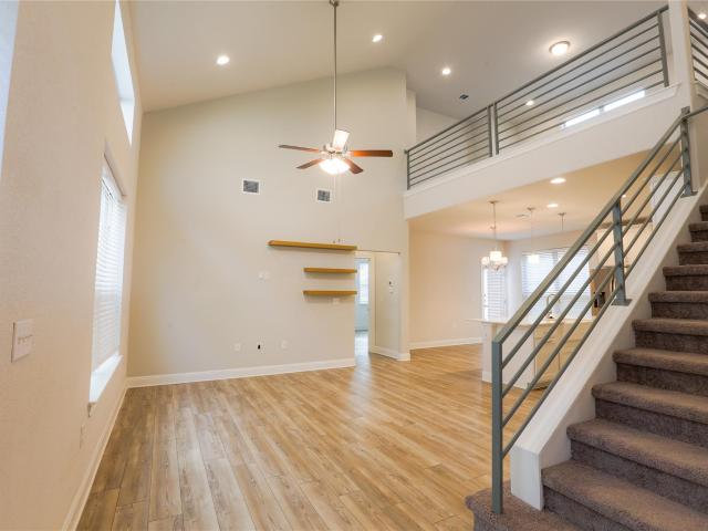 432 E Arrowhead Vine St