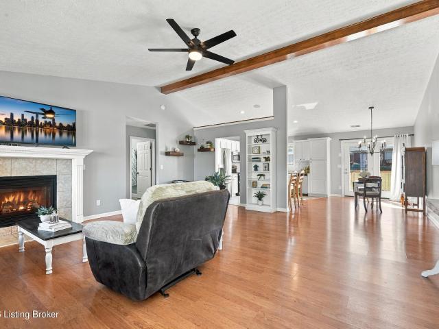 433 Lincoln Station Dr