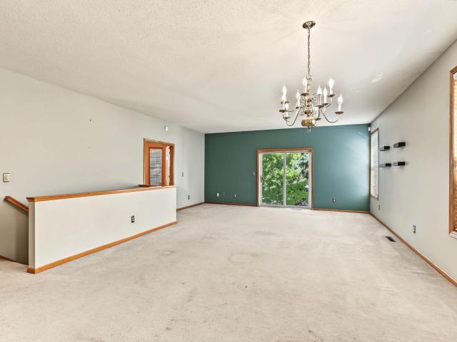 433 Meadowood Lane