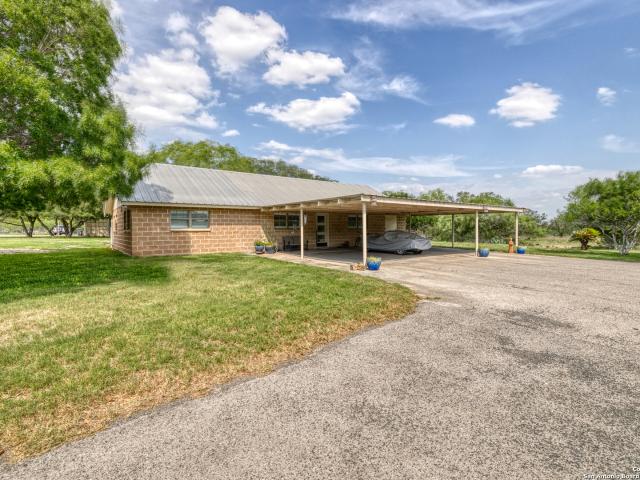 433 Mills Ln, Uvalde, TX 78801 | MLS #1862