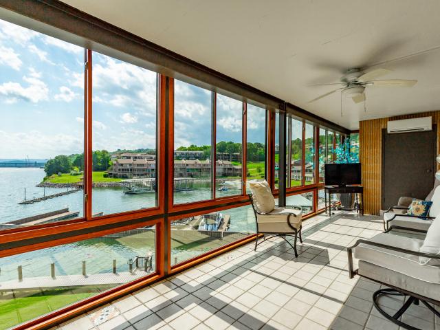 4346 Lakeshore Lane