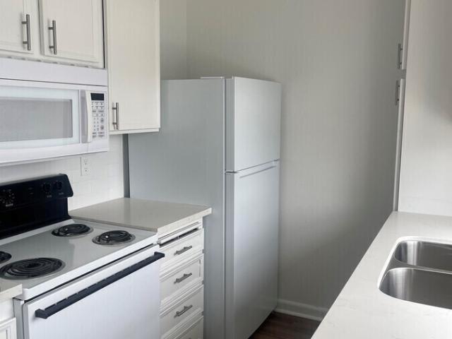 4355 46th St, 1 bed, 1 full bath
