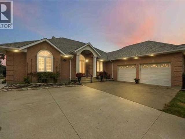 4352 Lambton Lane, Plympton Wyoming, ON, N0N 1J6 house for sale | Listing ID 26017 | Royal LePage