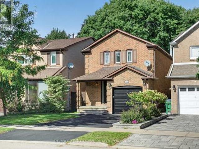 4353 Sawmill Valley Drive, Mississauga, ON, L5L 3L3 house for sale | Listing ID W14105 | Royal LePage