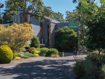 435 Chadwick Pl, Victoria, BC, V8S 1H4 house for sale | Listing ID 1039 | Royal LePage