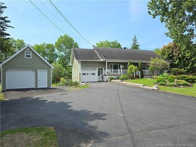 435 Acadie, Beresford, NB, E8K 2C6 house for sale | Listing ID NB141772 | Royal LePage