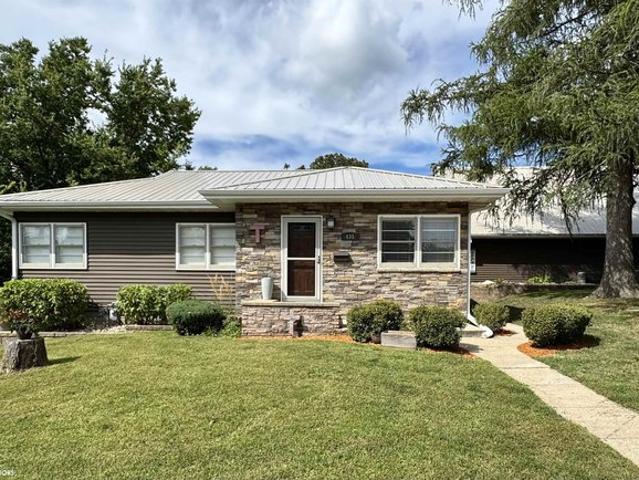 435 W N St, Forest City, IA 50436