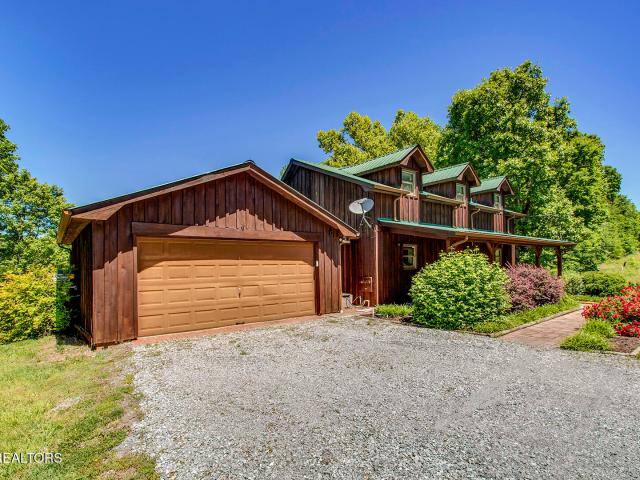 4368 River Rd