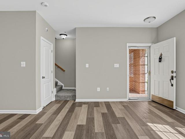 43620 Hampshire Crossing Square