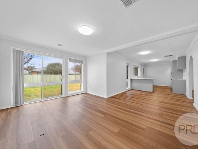 436 Lake Albert Road, Lake Albert NSW 2650