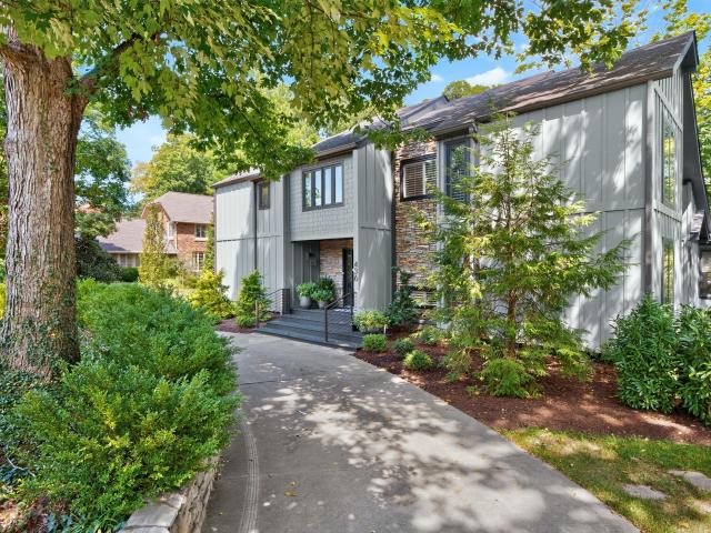 436 Lakeshore Drive