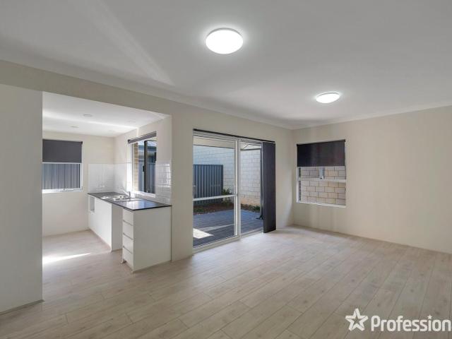 4/36 Willespie DrivePearsall WA 6065, Australia