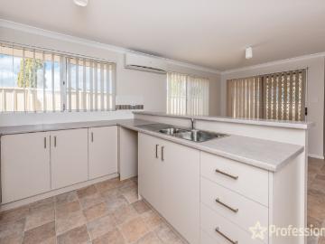 4/376 Chapman RoadBluff Point WA 6530, Australia