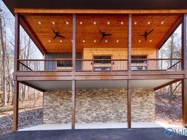 437 Shoreland Circle