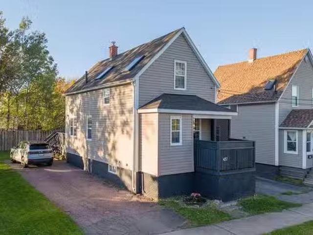 437 St Peters Road, Sydney, NS, B1R 4R7 house for sale List.