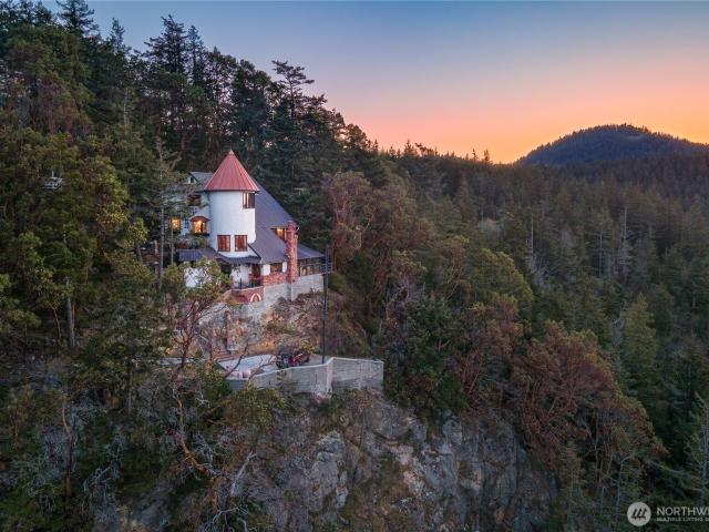 4385 Wildwood Ln, Anacortes, WA