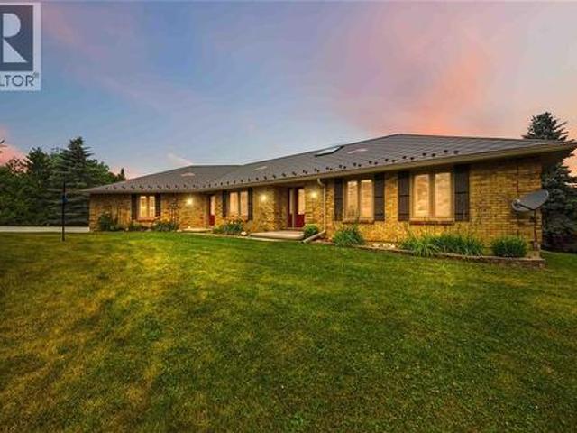 4386 Egremont Road, Plympton Wyoming, ON, N0N 1E0 house for sale | Listing ID 26017 | Royal LePage