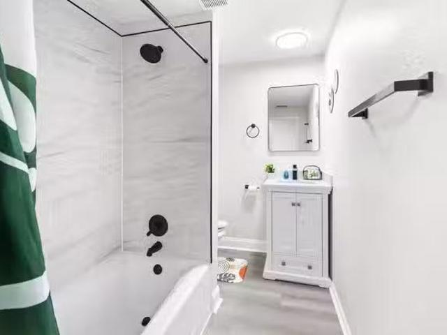 #43813: Room in 8 Bed 2 Bath