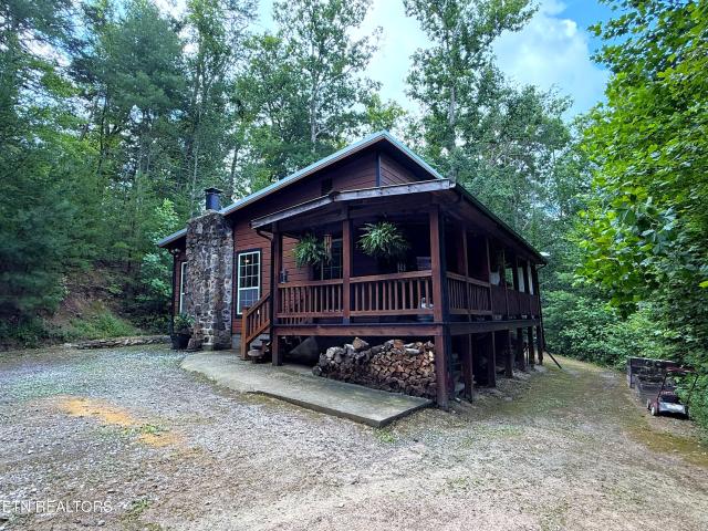 438 Country Square Rd