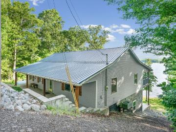 438 Harbor Dr