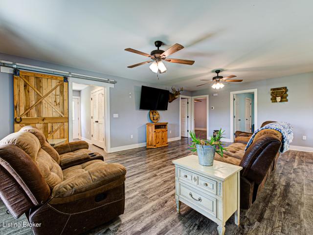 438 Hickory Ridge Rd