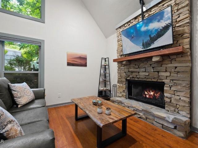 438 Laurel Road