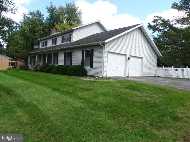 438 Larkspur Lane