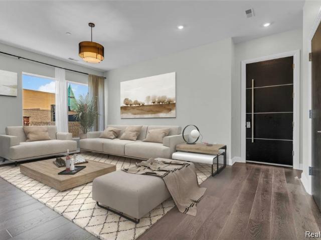 438 Selden Street # 403