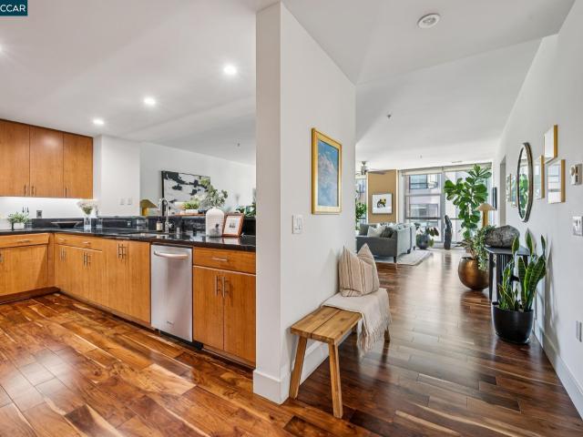 438 W Grand Ave 405