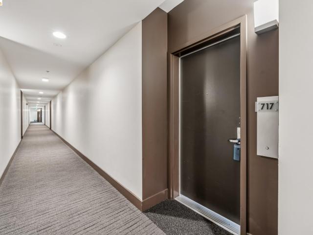 438 W Grand Ave 717