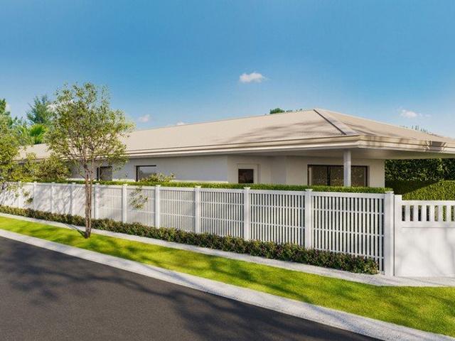 438m2 Green title Private Residence with Huge storage