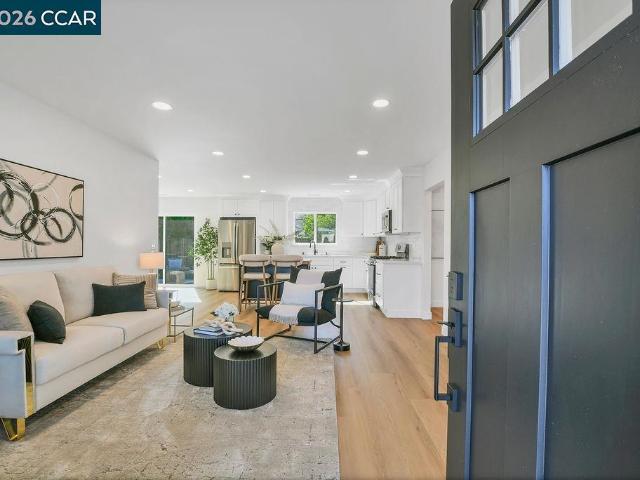 4395 Cabrilho Dr