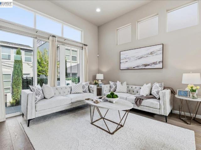 4398 Healdsburg Way