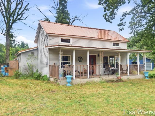 4393 E 8th Street