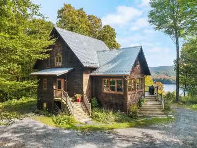 439 Ch. Alger'S Cove, Stanstead Canton, QC, J1X 3W4 house.