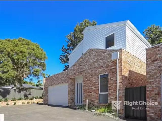 4/7 9 Kingston Street, Oak Flats Townhouse for rent Listed by.