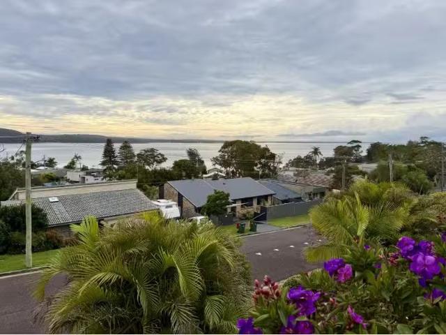 4/7 Vista Avenue, SOLDIERS POINT Townhouse for rent Listed by.