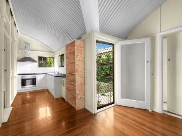 47 Wedd Street, SPRING HILL House for rent Listed by Shantell.