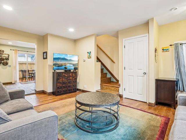 47 White Avenue