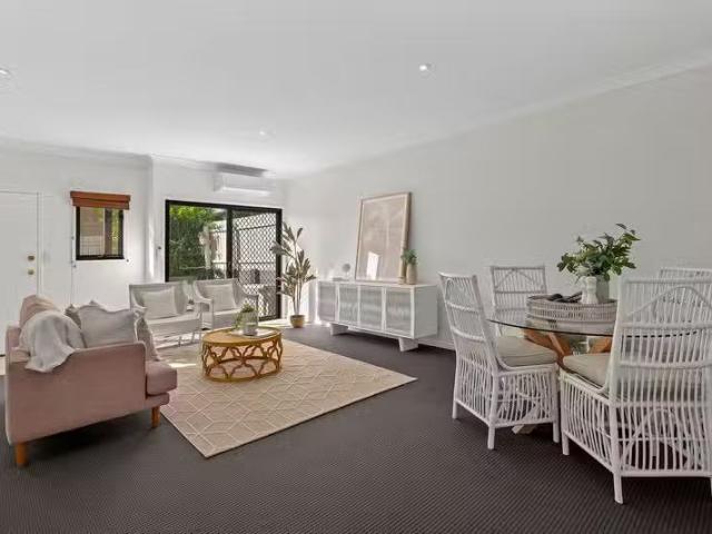 47 Bledisloe Street, FAIRFIELD, QLD 4103 Townhouse for Rent