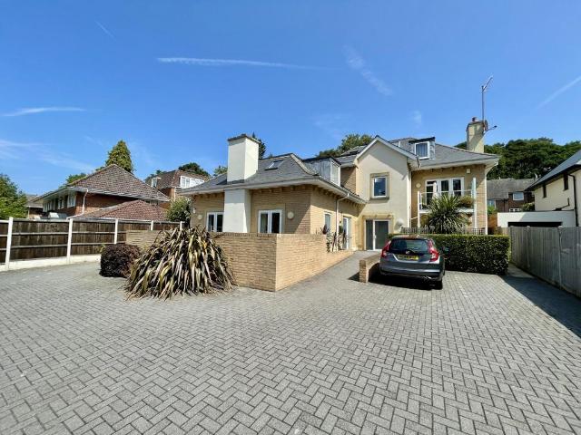 47 Branksome Wood Road, Bournemouth. 2 bed flat to rent £1,250 pcm £288 pw