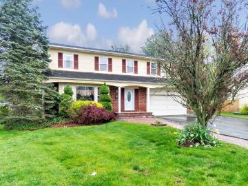 47 Carriage Rd, Roslyn, NY 11576 | MLS #988980