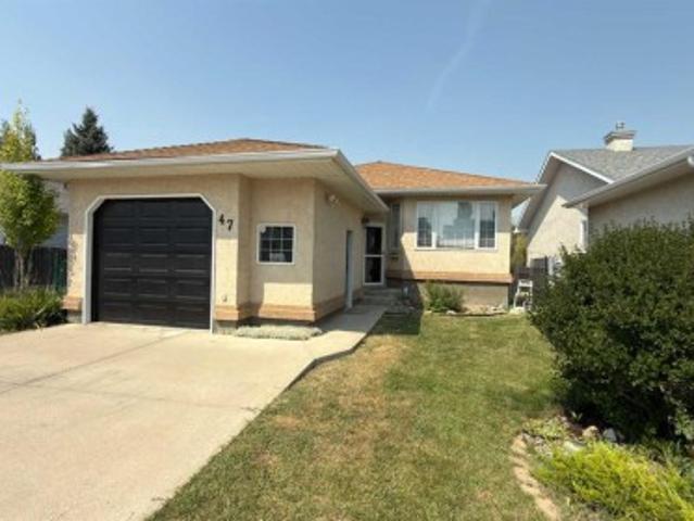 47 Chilcotin Crescent West, Lethbridge, AB, T1K 7G9 house for sale | Listing ID A2333 | Royal LePage
