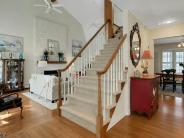 47 Dexter Dr N