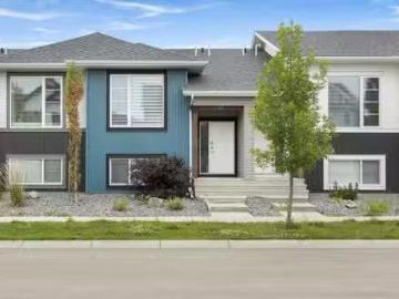 Red Deer, Alberta - Patio, Garden, Parking