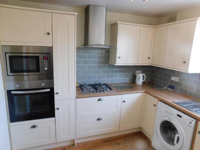 47 Field Crescent, Shrewsbury SY1 4PD 3 bed terraced house to rent £1,200 pcm £277 pw